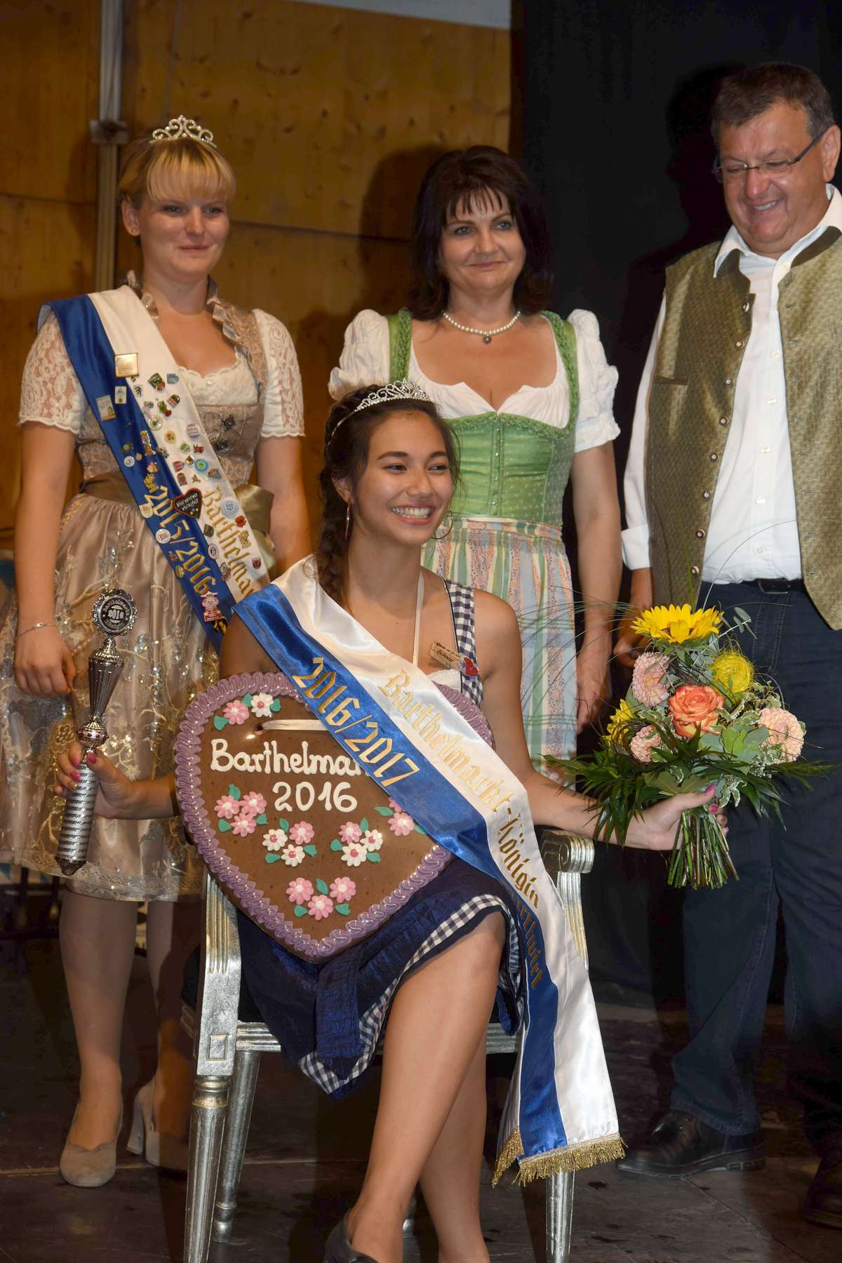 Grossansicht in neuem Fenster: Barthelmarktkönigin 2016